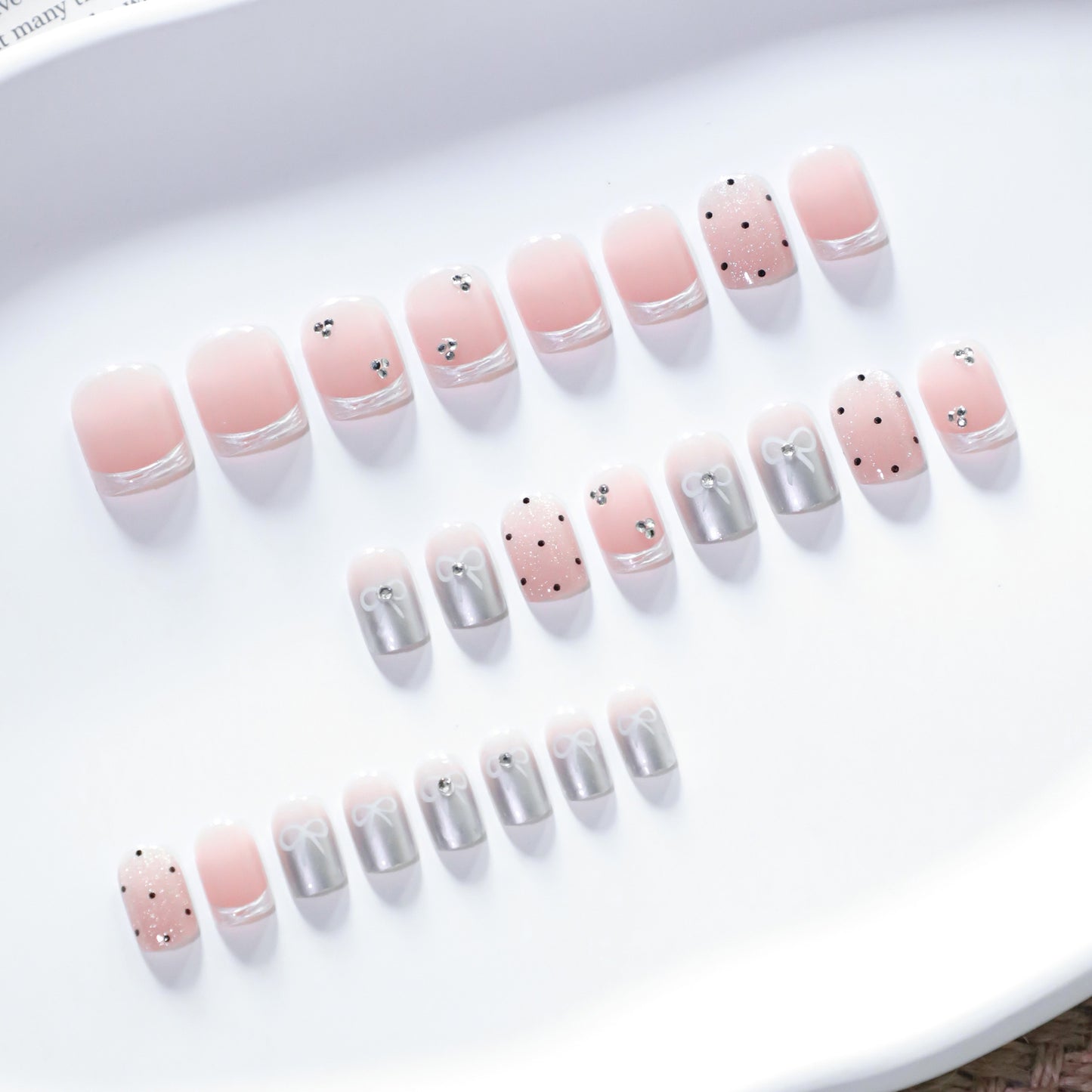 Polka Dot Cat Eye Press-on Nails